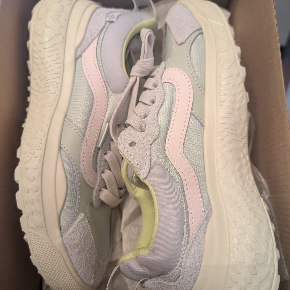 Vans Women's Ultrarange Sneakers Size 7.5